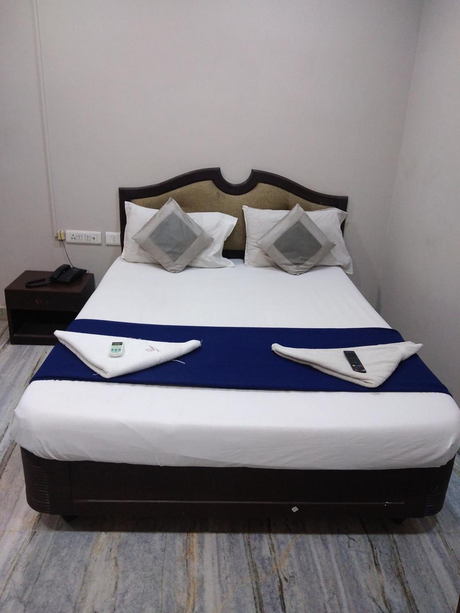 Grand Tower Chennai Hotel Стая снимка